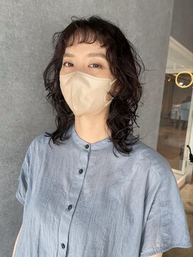 イトシテ ウルフ×ミディアム×スパイラルパーマ【本多身和子】