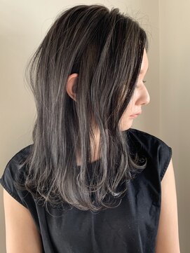 オリンテ バイ レシッド 表参道(orente by rcid) 顔周りレイヤーカット外ハネワンカール×艶髪ホワイトグレージュ