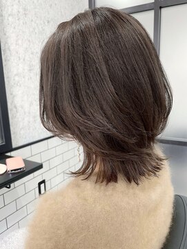 アンド(ANDO) 【本町】柔らかベージュ くびれミディ 外ハネ 髪質改善カラー