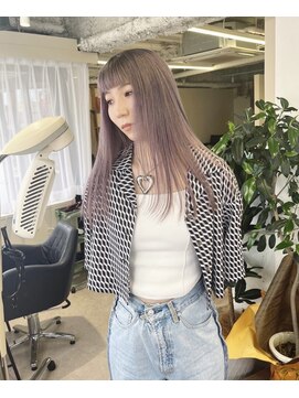 エン(eNN) ラベンダーグレージュ・ぱっつん前髪・レイヤーカット