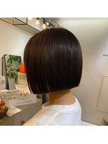 ジエクト ヴィシア(The Ect VIXIA) ミニボブ 切りっぱなし 縮毛矯正 艶 20代ボブ マチルダボブ