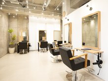 アグ ヘアー イーリス 新所沢店(Agu hair iris)の雰囲気（ゆったり寛げる居心地の良い空間です。）