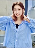 ピンクベージュのイヤリングカラー