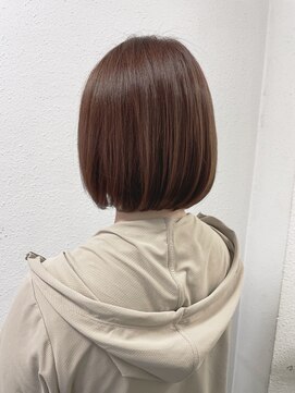 ジェナ(Jena) 収まり抜群のボブとサンセットピンクベージュ