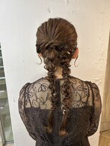 シェリ(Cheri)&nbsp;【Misakiアレンジ】ふわふわツイン編みおろしヘア