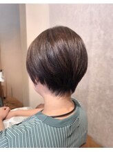 ムーア(MUA) 大人かわいい丸みショート