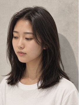 キリ 逗子(kiri) 逗子葉山前髪長めレイヤーカット韓国風ミディアムレイヤーm213