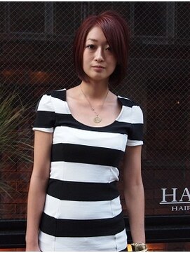 ハピア(HAPPIA) スタイリッシュ前下がりボブ