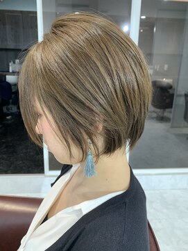 フェリーチェ(felice) ☆骨格補正　まるみ　束感　前下がりショート☆