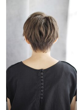 セントラル プラスエヌ(CENTRAL+n) 20代30代40代　ゆるくラクなショートがイイ！【草津】