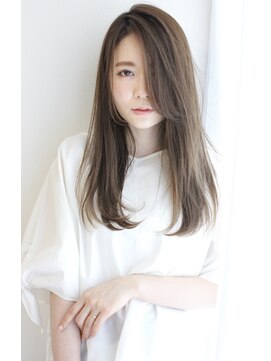 クラン 岡本(Chlan) サラつやグレージュのナチュストレートスタイル