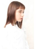 切りっぱなしストレートボブ オン眉