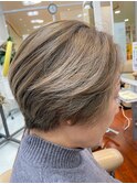 脱白髪染め大人ショートスモーキーベージハンサムショート