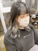 アクトゥス(AEQUITAS) インナーカラー×ホワイトグレー【池袋/20代/30代/40代】