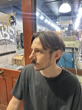 トライブ(TRIBE) 明大前ナチュラルセンターパートスタイル