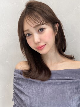 アグノス 青山(Agnos) 美髪くせ毛風カール似合わせカット大人ガーリー斜めバング