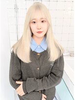 フウ(fuh) White blond/ハイトーン/20代/学生/ベージュ/ブリーチ