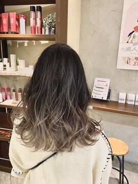 リー ヴィータ 上新庄(Lee Vita) グラデーション×ミルクティー×透明感×ハイライト