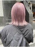 毛利/透け感ラベンダーピンク2回ブリーチ外ハネくびれボブ