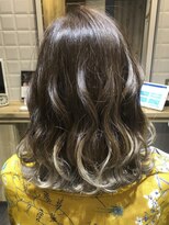 カミケンガレリア(kamiken. galleria)&nbsp;ツヤ透明感カラー外ハネ美髪くびれミディ【カミケンガレリア】