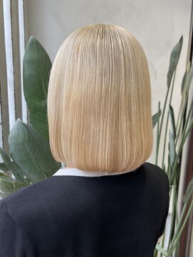 アン(Hair make un) ホワイトカラー♪【ボブ×ブロンド】