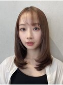 顔周りレイヤーカットくびれヘアミルクティーベージュカラー