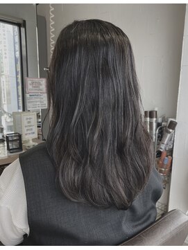 ハーティーモトヤワタ(hearty MOTOYAWATA) ミディアム×レイヤースタイル