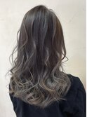 白髪ぼかしハイライト×透け感グレージュの大人カラー