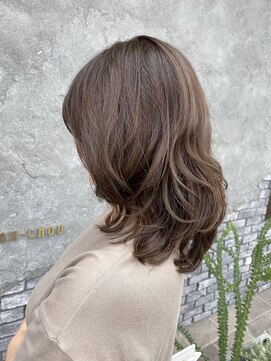 クララデアンシュシュ(Kurara de UN CHOU CHOU) アッシュブラウン×パーマ風カール