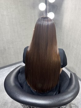 ケリー 心斎橋(KELLY)の写真/【心斎橋駅徒歩5分】ケアに特化したoggi otto認定サロンだからこそ縮毛矯正もダメージレスに★【完全個室】
