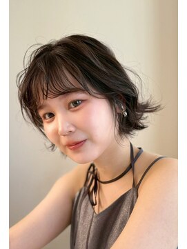 ハリス(Harris) ～抜け感たっぷり　大人可愛いミディアムボブ～