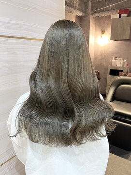 エルバイラビス 大宮(elu by lovis) 《chihina》オリーブベージュ/ブリーチカラー/艶カラー/韓国