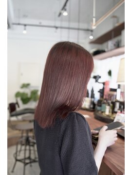 暖色カラー　レッド　赤髪　ミディアム　切りっぱなし