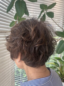 アース 三田南ウッディタウン店(HAIR&MAKE EARTH) くせ毛風パーマ丸みショート小顔カット抜け感