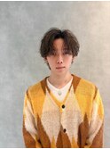 刈り上げセンターパートフェザーパーマツーブロックメンズカット