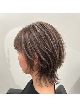 ハクア(HAKUA) くびれショートウルフ×ハイライト