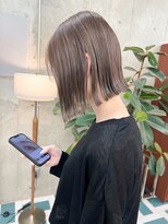 ノエ(noe) 切りっぱなしボブ×グレーベージュ