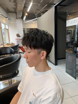 アイズ 海老名(AIZU) ラフショートアップバング骨格矯正カットフェードカット