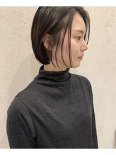 【ハイライト＆ベージュカラー＆ぱつっとボブ】