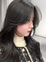 ユニ 原宿(uni)&nbsp;韓国ヘアロングレイヤーカットくびれヘアブルーブラック原宿