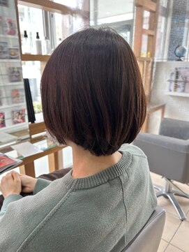 スタジオ アルファプラス 日暮里店(studio α+) ステップボーンカットカットボブショートハイライト白髪ぼかし