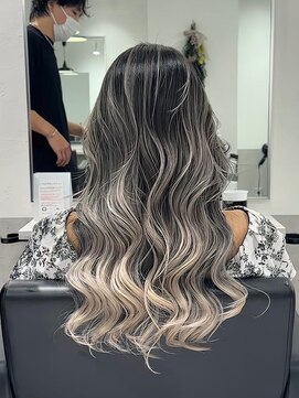 シエラ 南船場(CIERA.) アッシュグレーボブ ヘアアレンジプードルパーマロングヘア