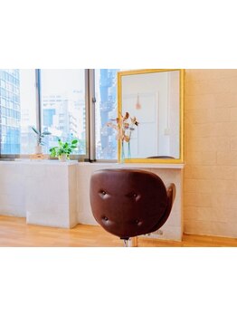 座席数2席のみのプライベート空間◇周りの目を気にせず、ゆったりとしたサロンタイムをお過ごしください─