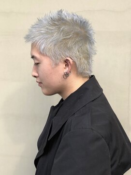 ヘアー アイス ルーチェ(HAIR ICI LUCE) ベリーショート ブロンド ホワイトカラー シルバー モード