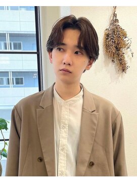 キュー(Cue_) 無造作センターパート×王道毛流れメンズパーマ