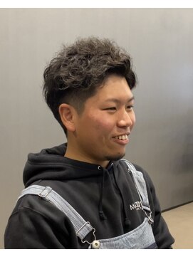 ハルキ ミナト ジャパン オオサカ(HARUKI MINATO japan OSAKA) メンズアップバング束感ショートツーブロックパーマスパイラル