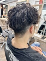 サロンドジョー(salon de joe)&nbsp;ツイストスパイラルパーマメンズマッシュ刈り上げ　奥東巧真