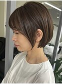 くびれショートボブ40代50代グレイカラー白髪ぼかしハイライト