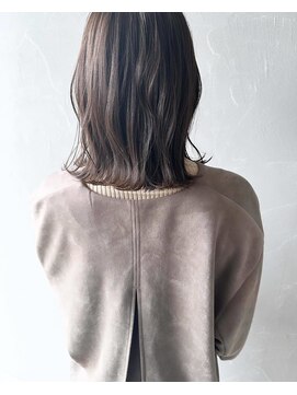 シキ(siki) ミディアムヘア