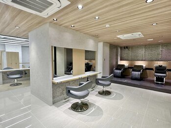 HAIR & MAKE EARTH　越谷店